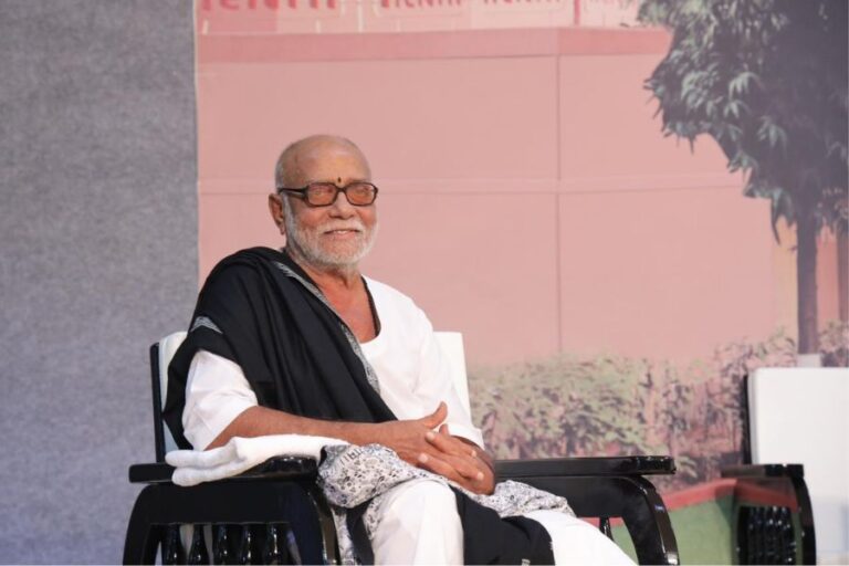 Morari Bapu celebrates success of Chandrayaan 3 from Talgajarda