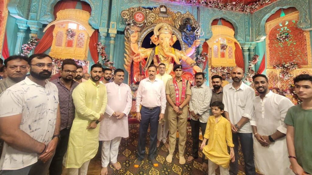 Organized by Sairam Yuvak Mandal, ‘Manta Ka Raja’ Pandal in Althan turns the centre of divinity in Surat