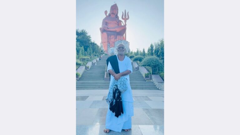 Morari Bapu visits world’s tallest 369 feet Shiva statue in Nathdwara