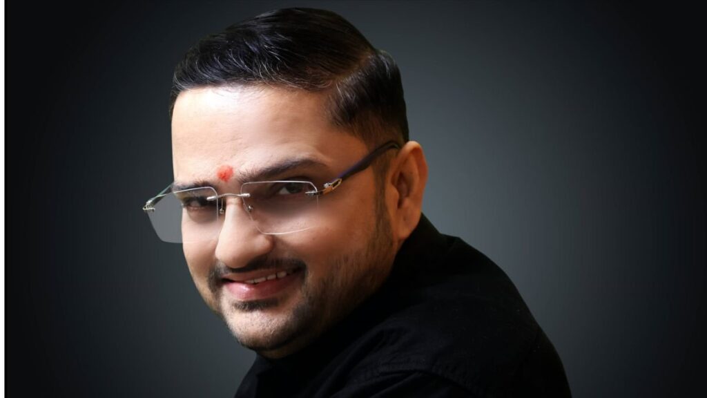 Renowned Astrologer Acharya Mukti plans to foray into Online Astrology with more than 10000 Astrologers