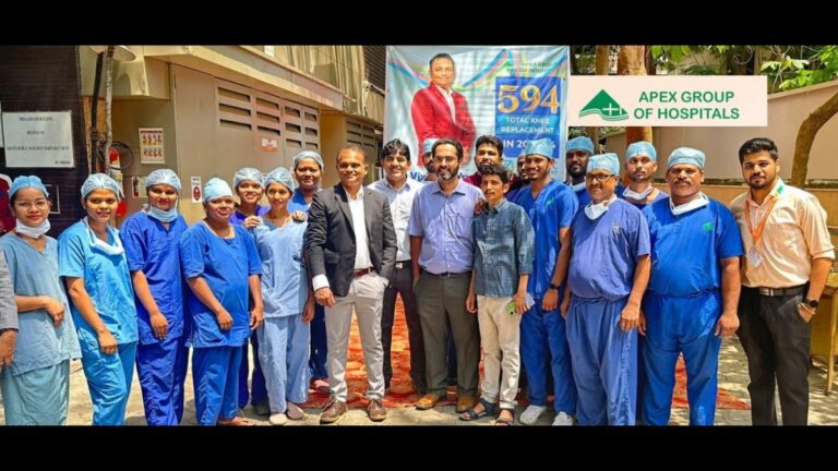Mumbai doctor performs record 594 Robotic Knee Replacement Surgeries in one year