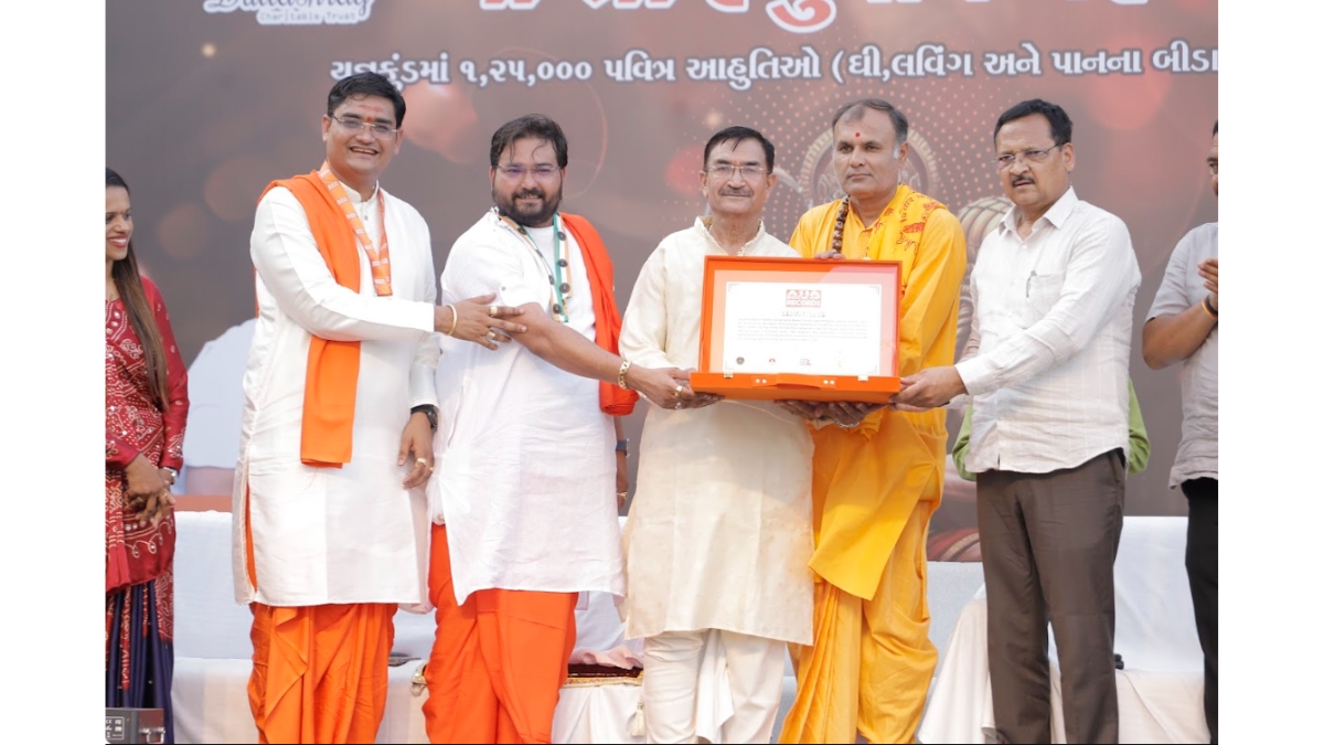 Duttashrey Aashram Sets Record with 24-Hour Uninterrupted Datta Bavani Recitation and 1.25 Lakh Paan-Clove Offerings During Hanuman Yagna