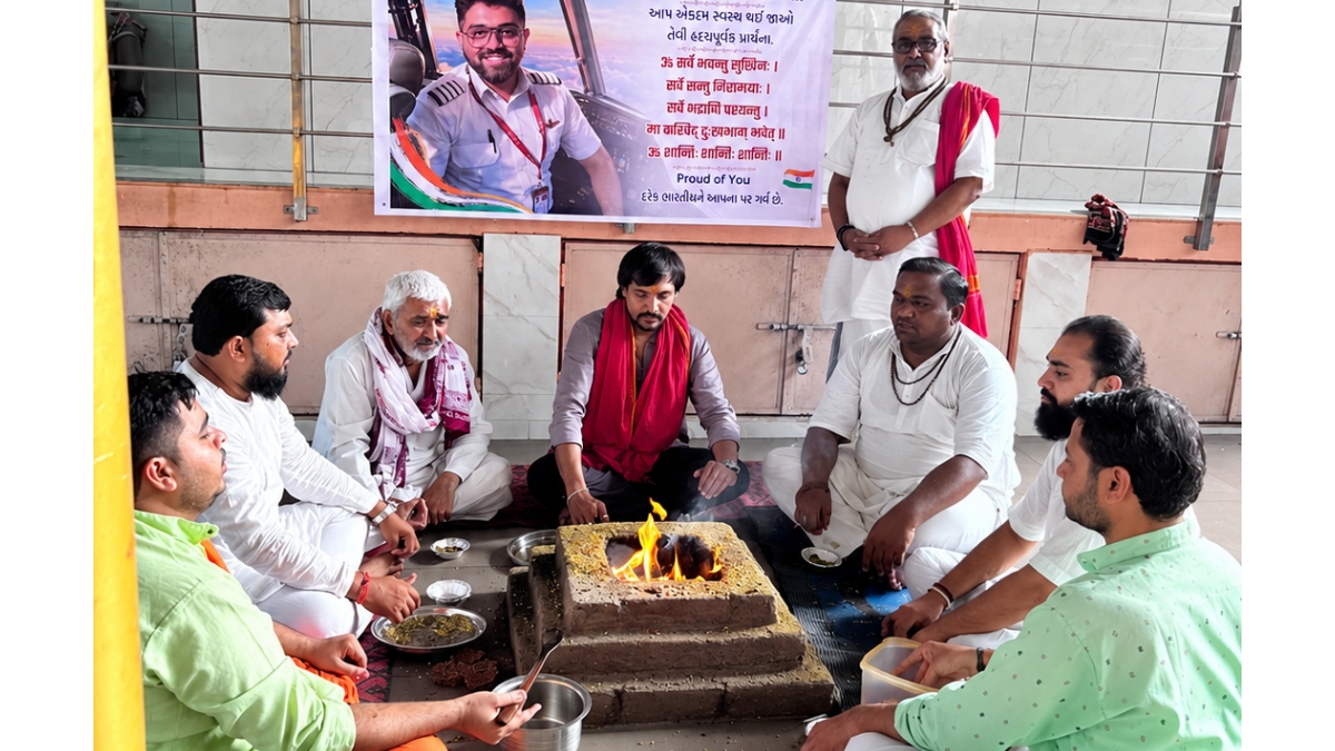 Special Hanuman Chalisa organised in Surat for hero Capt. Smit Machchhar